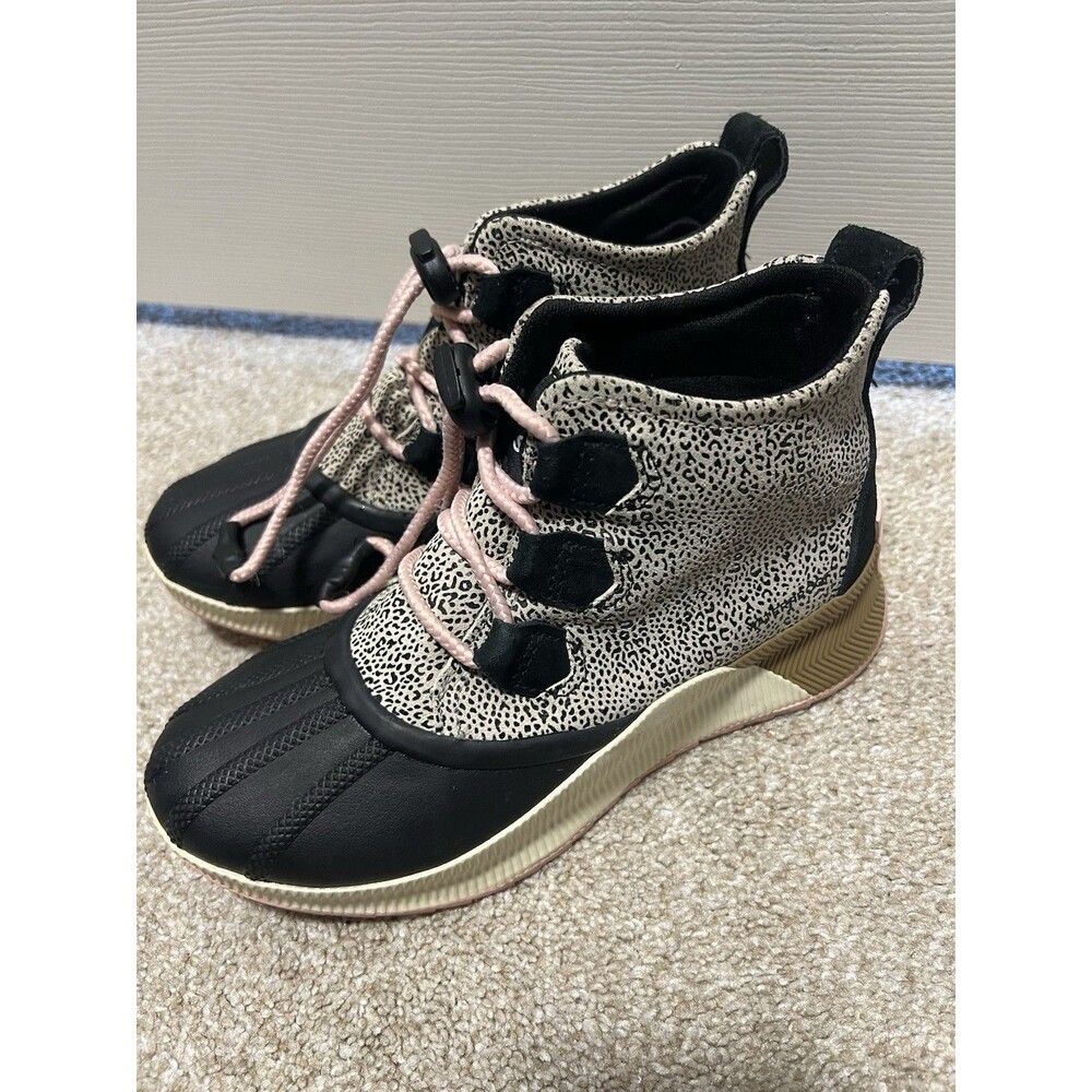 SOREL Girls Youth Boot Size 4 Black Chalk Leather Out N About Classic Waterproof